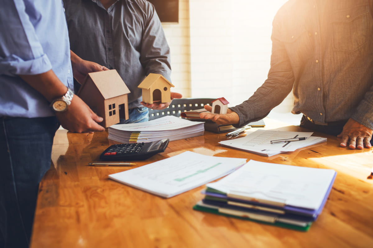 Business meetings of real estate investors 